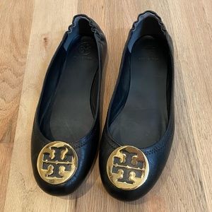 Tory Burch Minnie Travel Ballet Flat in Black/Gold